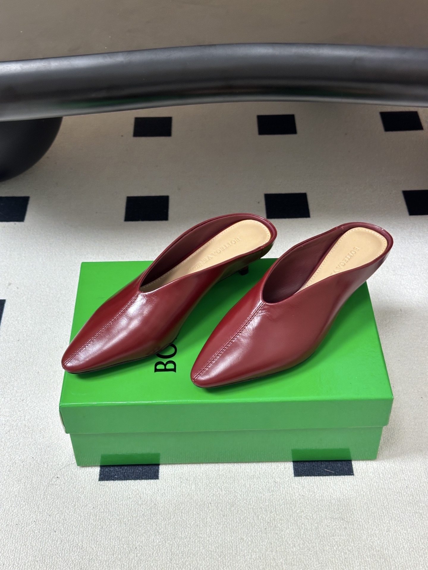 顶级品质 BOTTEGA VENETA 葆蝶家 2026夏季新款 BV Vesta 小猫跟尖头穆勒高跟拖鞋包头半拖鞋 4