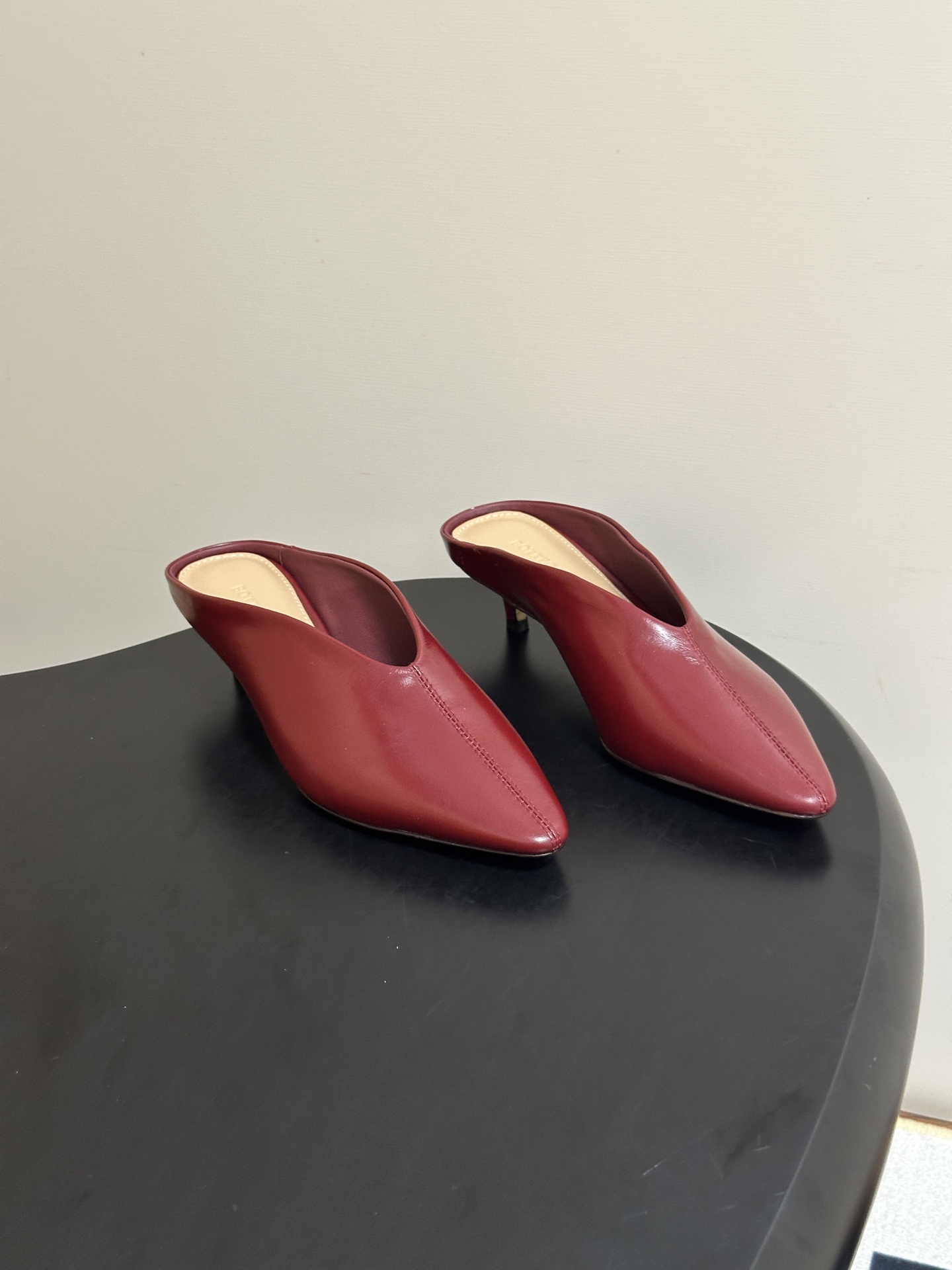 顶级品质 BOTTEGA VENETA 葆蝶家 2026夏季新款 BV Vesta 小猫跟尖头穆勒高跟拖鞋包头半拖鞋 4 顶级品质 BOTTEGA VENETA 葆蝶家 2026夏季新款 BV Vesta 小猫跟尖头穆勒高跟拖鞋包头半拖鞋 4