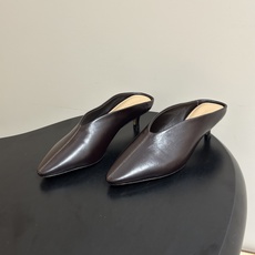 顶级品质 BOTTEGA VENETA 葆蝶家 2026夏季新款 BV Vesta 小猫跟尖头穆勒高跟拖鞋包头半拖鞋 4 顶级品质 BOTTEGA VENETA 葆蝶家 2026夏季新款 BV Vesta 小猫跟尖头穆勒高跟拖鞋包头半拖鞋 4