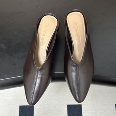 顶级品质 BOTTEGA VENETA 葆蝶家 2026夏季新款 BV Vesta 小猫跟尖头穆勒高跟拖鞋包头半拖鞋 4 顶级品质 BOTTEGA VENETA 葆蝶家 2026夏季新款 BV Vesta 小猫跟尖头穆勒高跟拖鞋包头半拖鞋 4