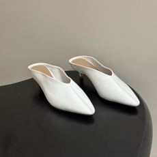 顶级品质 BOTTEGA VENETA 葆蝶家 2026夏季新款 BV Vesta 小猫跟尖头穆勒高跟拖鞋包头半拖鞋 4 顶级品质 BOTTEGA VENETA 葆蝶家 2026夏季新款 BV Vesta 小猫跟尖头穆勒高跟拖鞋包头半拖鞋 4