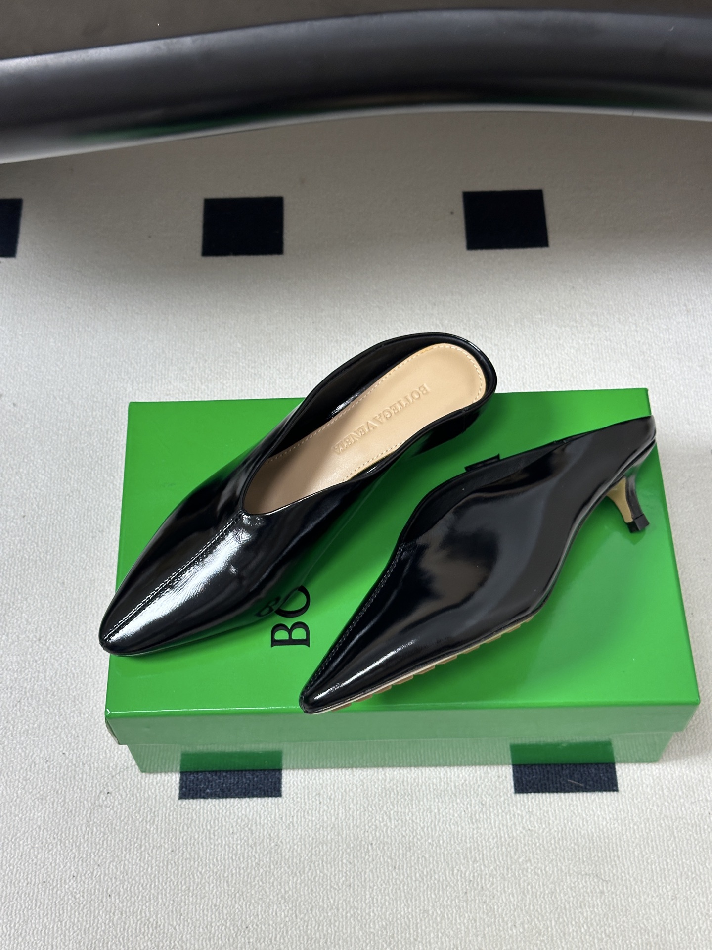 顶级品质 BOTTEGA VENETA 葆蝶家 2026夏季新款 BV Vesta 小猫跟尖头穆勒高跟拖鞋包头半拖鞋 4