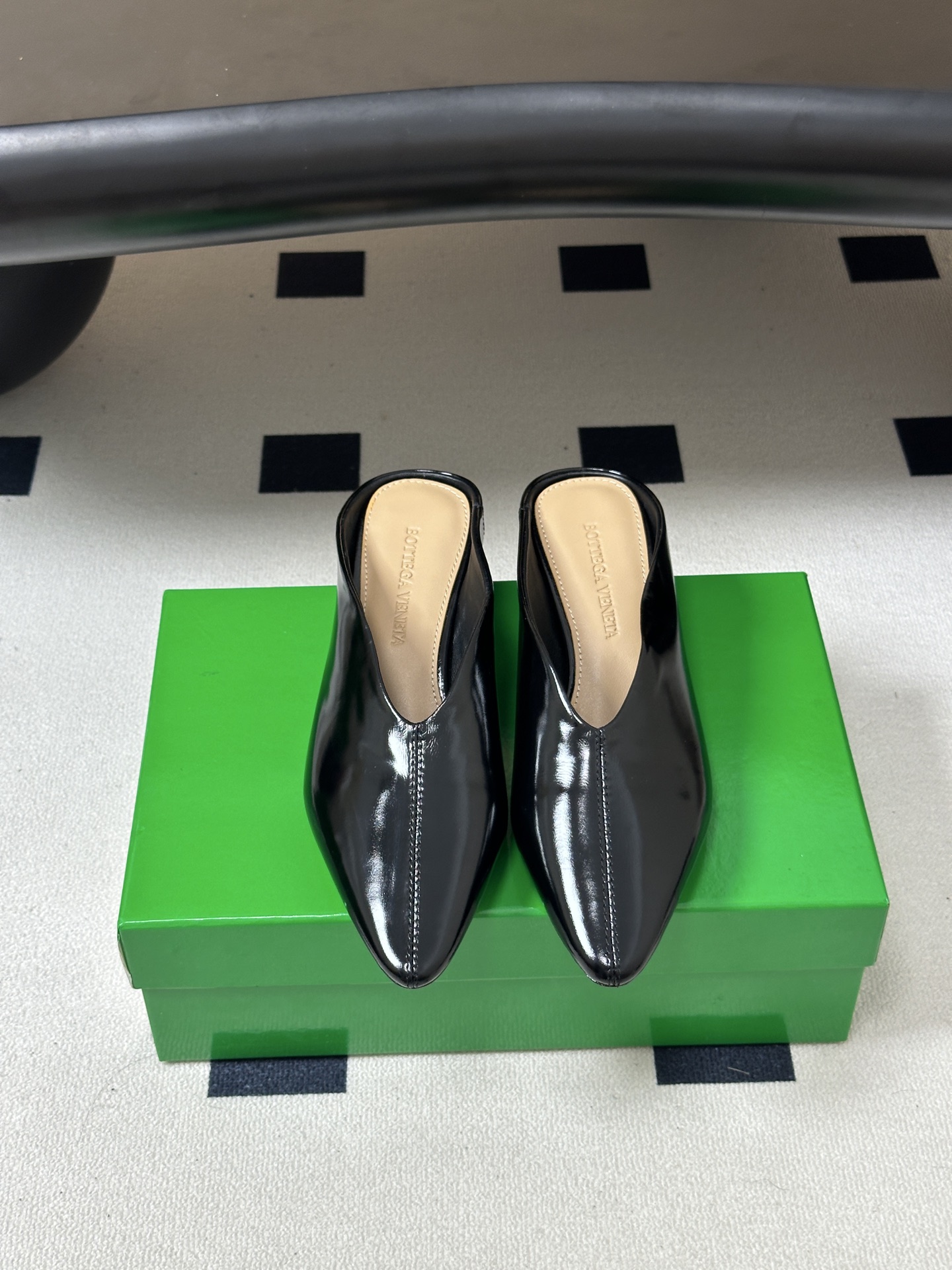 顶级品质 BOTTEGA VENETA 葆蝶家 2026夏季新款 BV Vesta 小猫跟尖头穆勒高跟拖鞋包头半拖鞋 4