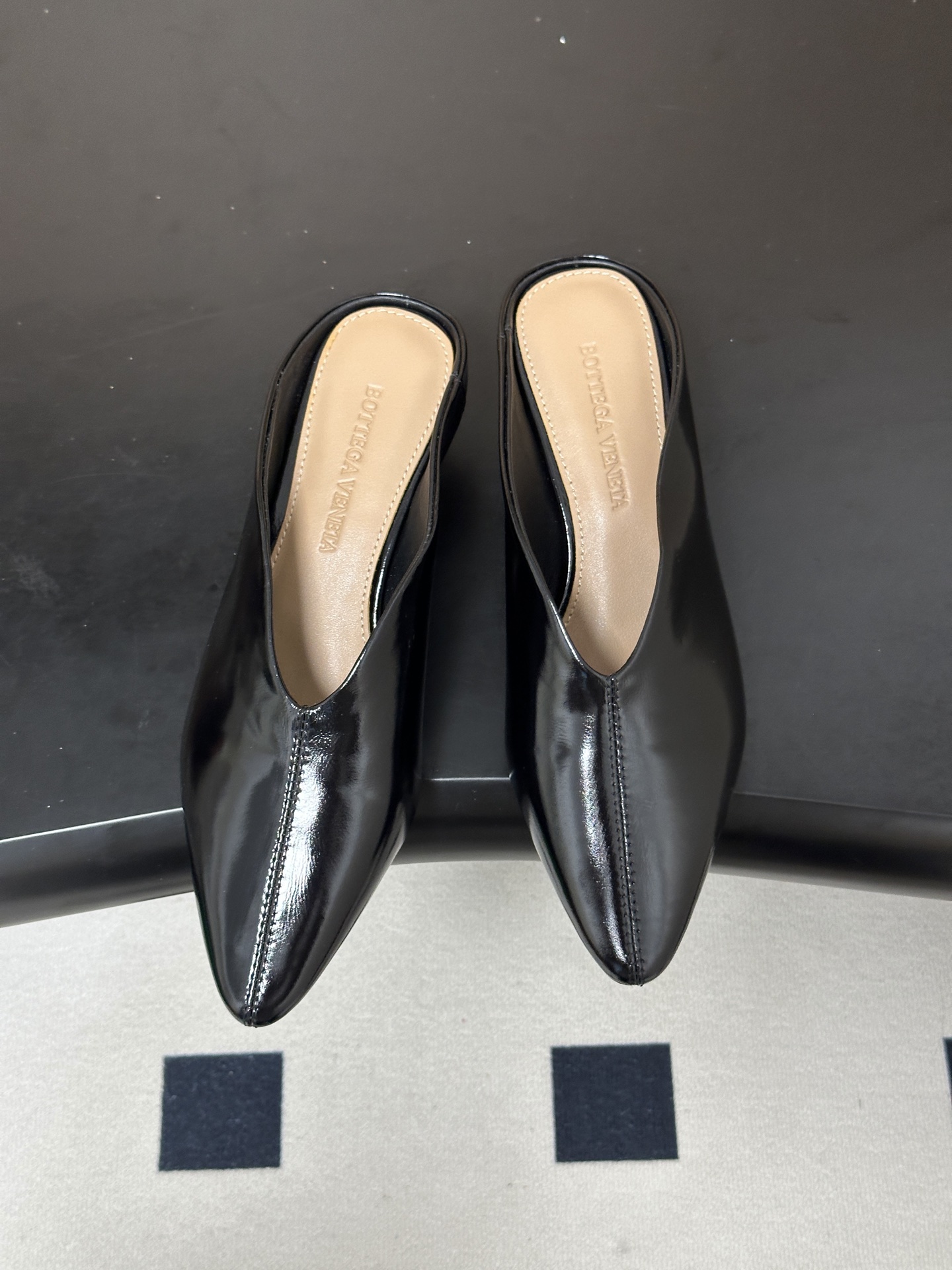 顶级品质 BOTTEGA VENETA 葆蝶家 2026夏季新款 BV Vesta 小猫跟尖头穆勒高跟拖鞋包头半拖鞋 4