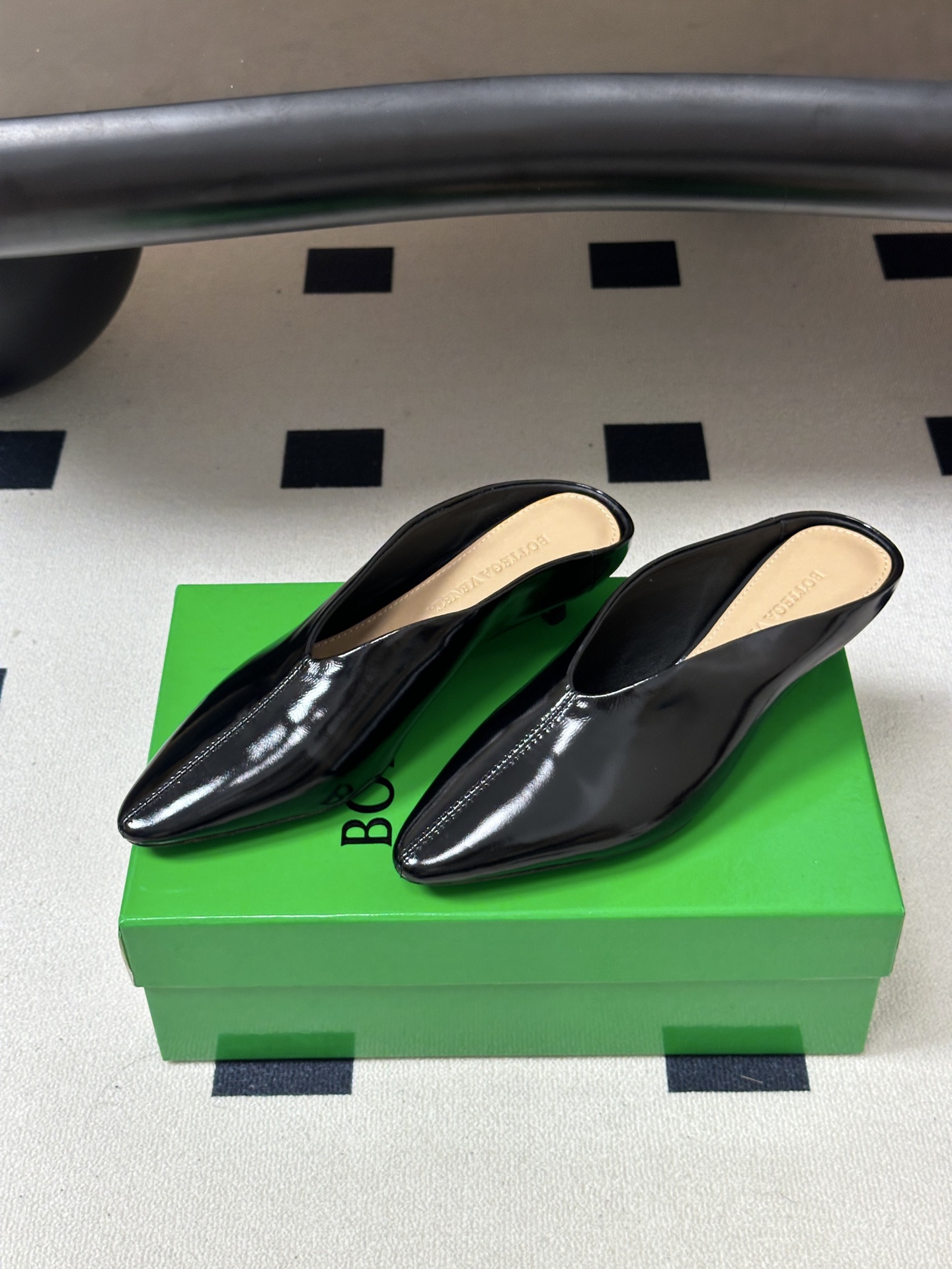 顶级品质 BOTTEGA VENETA 葆蝶家 2026夏季新款 BV Vesta 小猫跟尖头穆勒高跟拖鞋包头半拖鞋 4