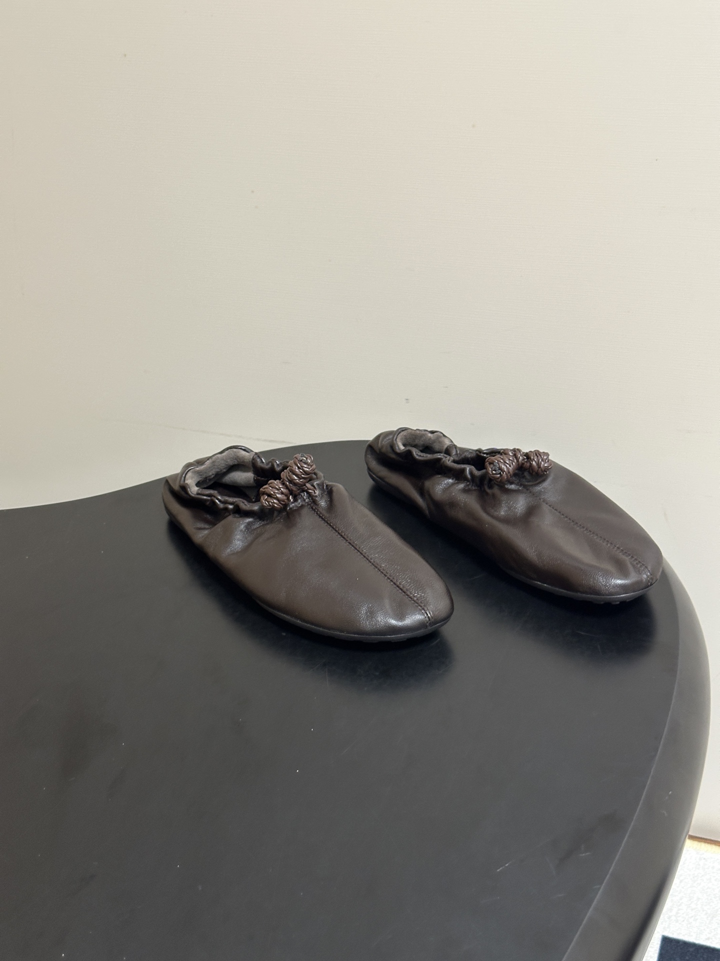 顶级品质 BOTTEGA VENETA 葆蝶家 2026夏季新款 BV Fantasmina芭蕾舞鞋深口松紧带平底奶奶鞋 顶级品质 BOTTEGA VENETA 葆蝶家 2026夏季新款 BV Fantasmina芭蕾舞鞋深口松紧带平底奶奶鞋