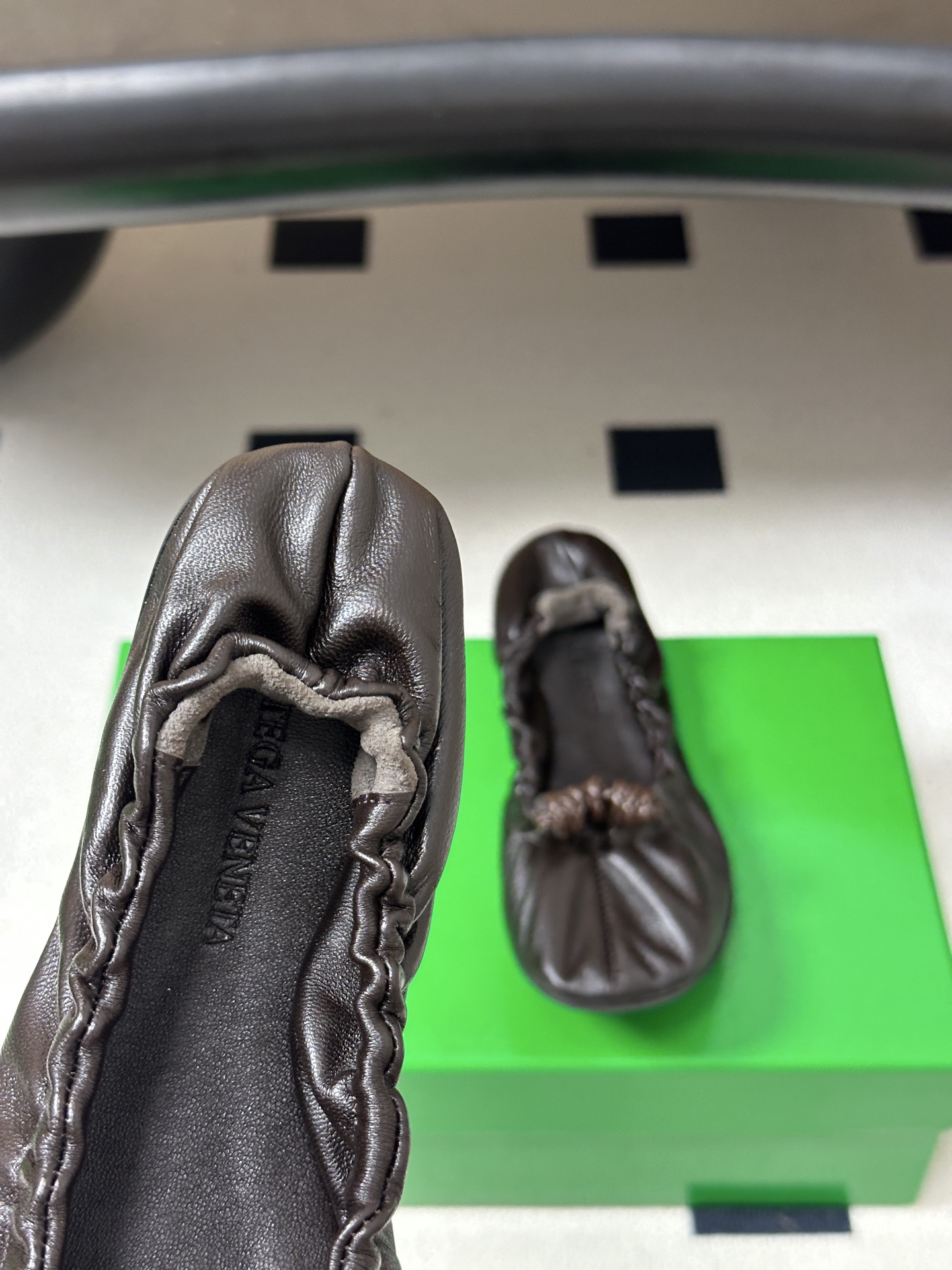顶级品质 BOTTEGA VENETA 葆蝶家 2026夏季新款 BV Fantasmina芭蕾舞鞋深口松紧带平底奶奶鞋 顶级品质 BOTTEGA VENETA 葆蝶家 2026夏季新款 BV Fantasmina芭蕾舞鞋深口松紧带平底奶奶鞋