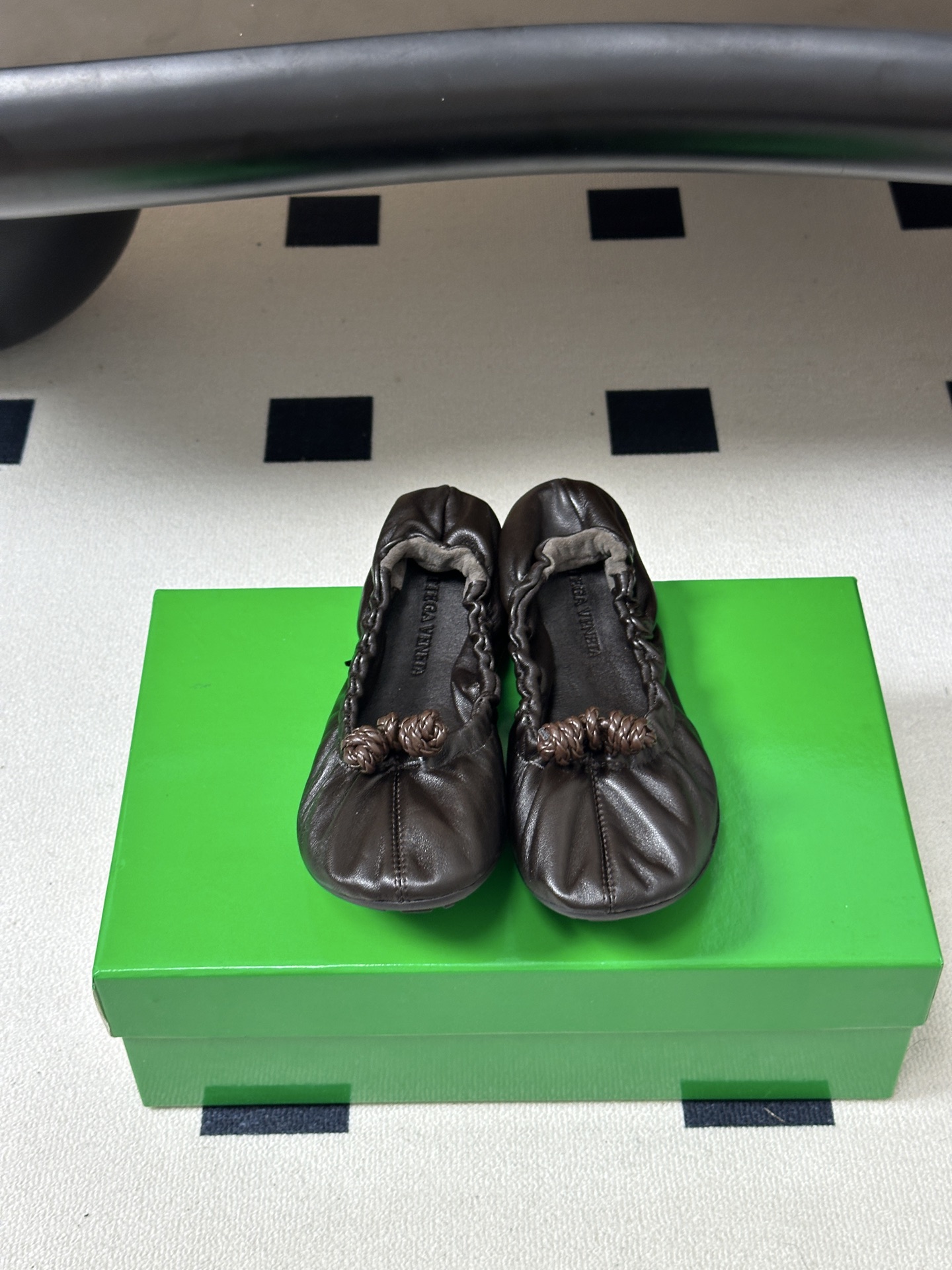 顶级品质 BOTTEGA VENETA 葆蝶家 2026夏季新款 BV Fantasmina芭蕾舞鞋深口松紧带平底奶奶鞋 顶级品质 BOTTEGA VENETA 葆蝶家 2026夏季新款 BV Fantasmina芭蕾舞鞋深口松紧带平底奶奶鞋