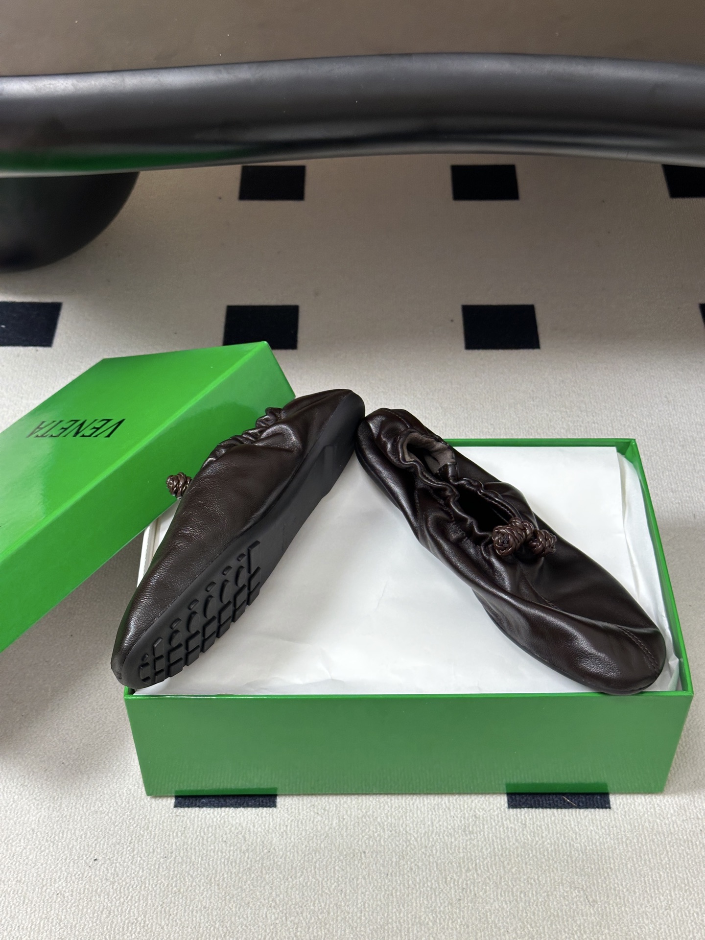 顶级品质 BOTTEGA VENETA 葆蝶家 2026夏季新款 BV Fantasmina芭蕾舞鞋深口松紧带平底奶奶鞋 顶级品质 BOTTEGA VENETA 葆蝶家 2026夏季新款 BV Fantasmina芭蕾舞鞋深口松紧带平底奶奶鞋
