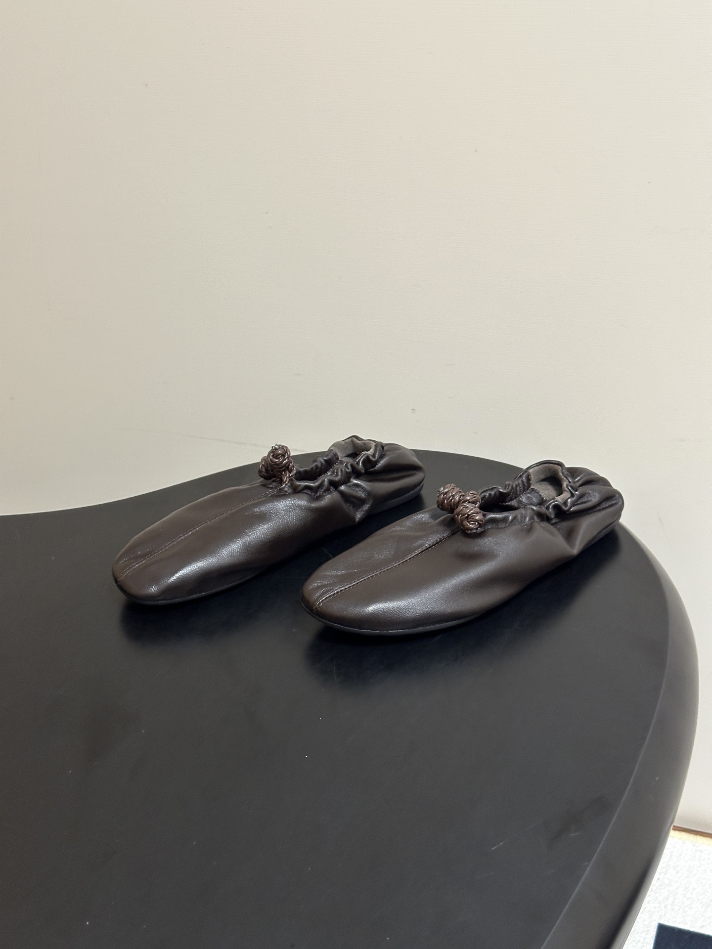 顶级品质 BOTTEGA VENETA 葆蝶家 2026夏季新款 BV Fantasmina芭蕾舞鞋深口松紧带平底奶奶鞋 顶级品质 BOTTEGA VENETA 葆蝶家 2026夏季新款 BV Fantasmina芭蕾舞鞋深口松紧带平底奶奶鞋