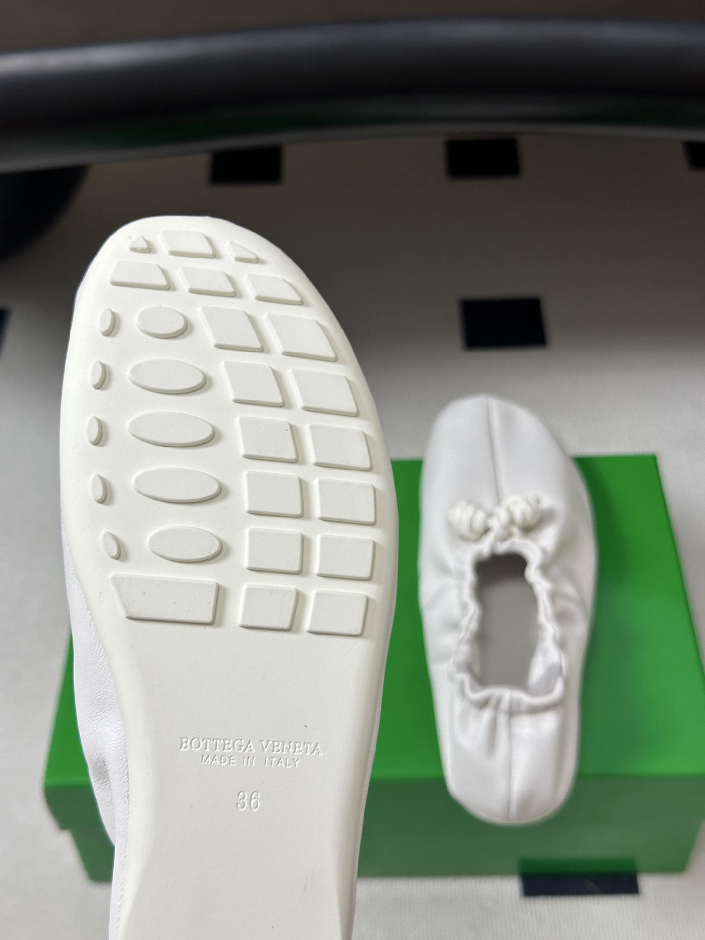 顶级品质 BOTTEGA VENETA 葆蝶家 2026夏季新款 BV Fantasmina芭蕾舞鞋深口松紧带平底奶奶鞋 顶级品质 BOTTEGA VENETA 葆蝶家 2026夏季新款 BV Fantasmina芭蕾舞鞋深口松紧带平底奶奶鞋