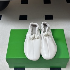 顶级品质 BOTTEGA VENETA 葆蝶家 2026夏季新款 BV Fantasmina芭蕾舞鞋深口松紧带平底奶奶鞋 顶级品质 BOTTEGA VENETA 葆蝶家 2026夏季新款 BV Fantasmina芭蕾舞鞋深口松紧带平底奶奶鞋