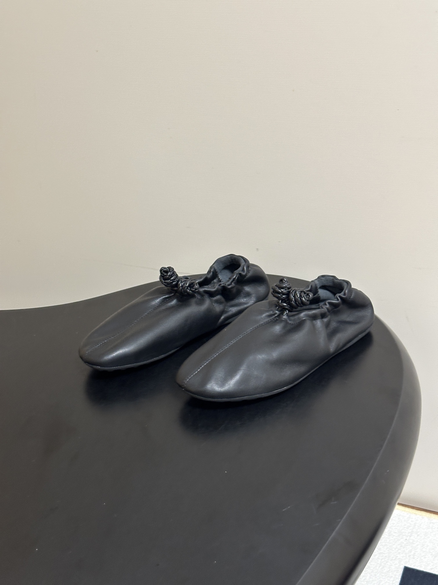 顶级品质 BOTTEGA VENETA 葆蝶家 2026夏季新款 BV Fantasmina芭蕾舞鞋深口松紧带平底奶奶鞋 顶级品质 BOTTEGA VENETA 葆蝶家 2026夏季新款 BV Fantasmina芭蕾舞鞋深口松紧带平底奶奶鞋