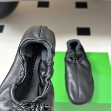 顶级品质 BOTTEGA VENETA 葆蝶家 2026夏季新款 BV Fantasmina芭蕾舞鞋深口松紧带平底奶奶鞋 顶级品质 BOTTEGA VENETA 葆蝶家 2026夏季新款 BV Fantasmina芭蕾舞鞋深口松紧带平底奶奶鞋