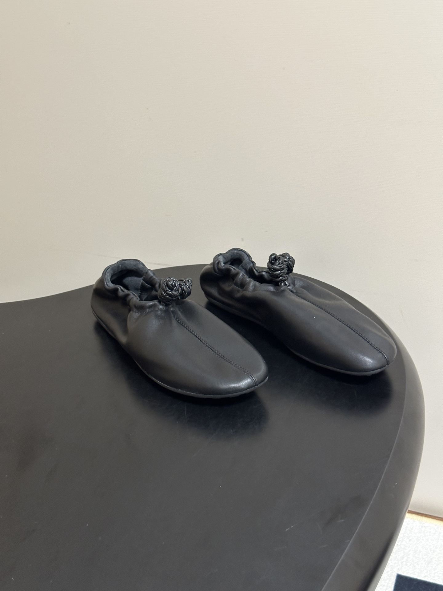 顶级品质 BOTTEGA VENETA 葆蝶家 2026夏季新款 BV Fantasmina芭蕾舞鞋深口松紧带平底奶奶鞋 顶级品质 BOTTEGA VENETA 葆蝶家 2026夏季新款 BV Fantasmina芭蕾舞鞋深口松紧带平底奶奶鞋