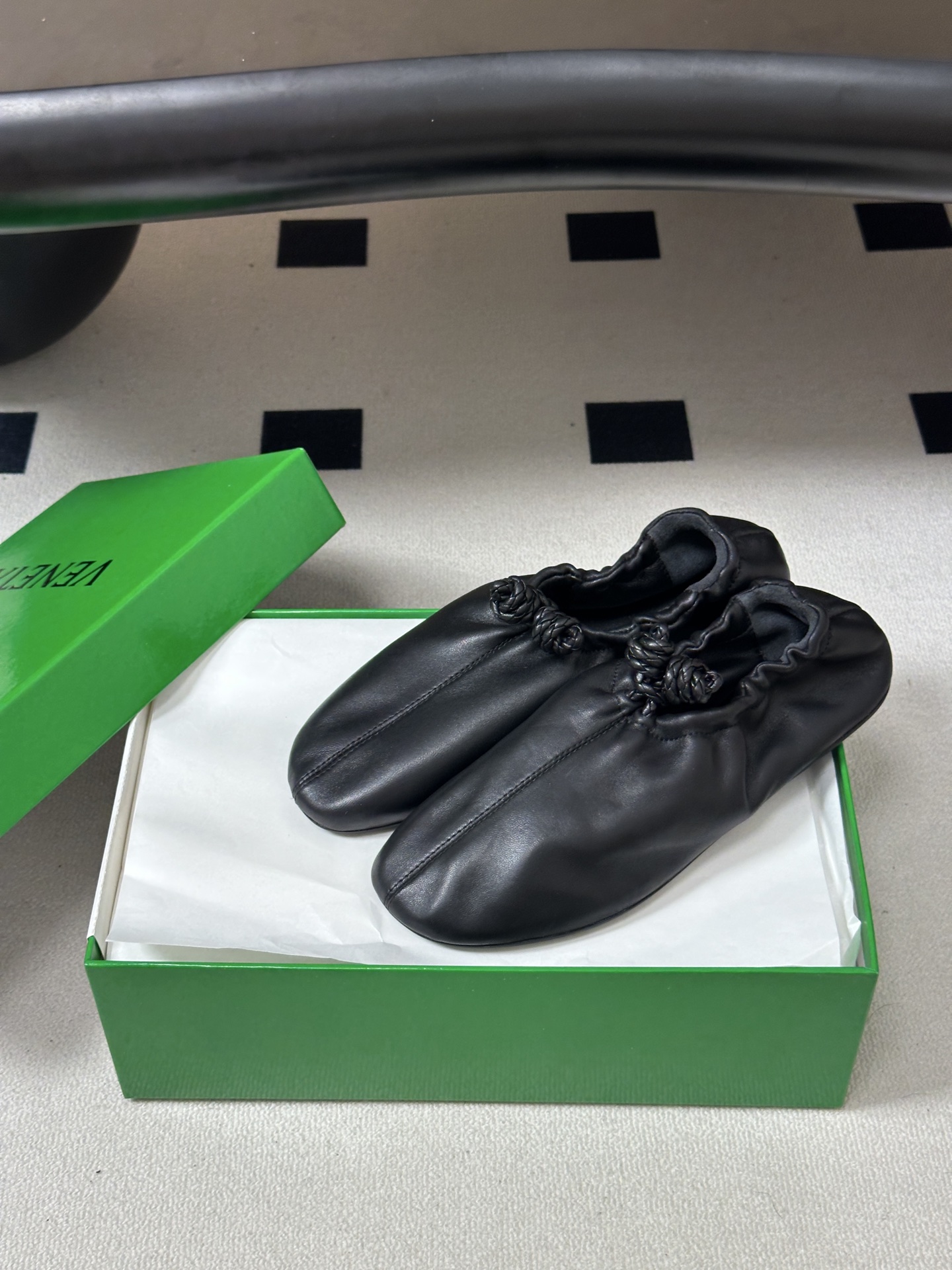 顶级品质 BOTTEGA VENETA 葆蝶家 2026夏季新款 BV Fantasmina芭蕾舞鞋深口松紧带平底奶奶鞋 顶级品质 BOTTEGA VENETA 葆蝶家 2026夏季新款 BV Fantasmina芭蕾舞鞋深口松紧带平底奶奶鞋