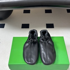 顶级品质 BOTTEGA VENETA 葆蝶家 2026夏季新款 BV Fantasmina芭蕾舞鞋深口松紧带平底奶奶鞋 顶级品质 BOTTEGA VENETA 葆蝶家 2026夏季新款 BV Fantasmina芭蕾舞鞋深口松紧带平底奶奶鞋