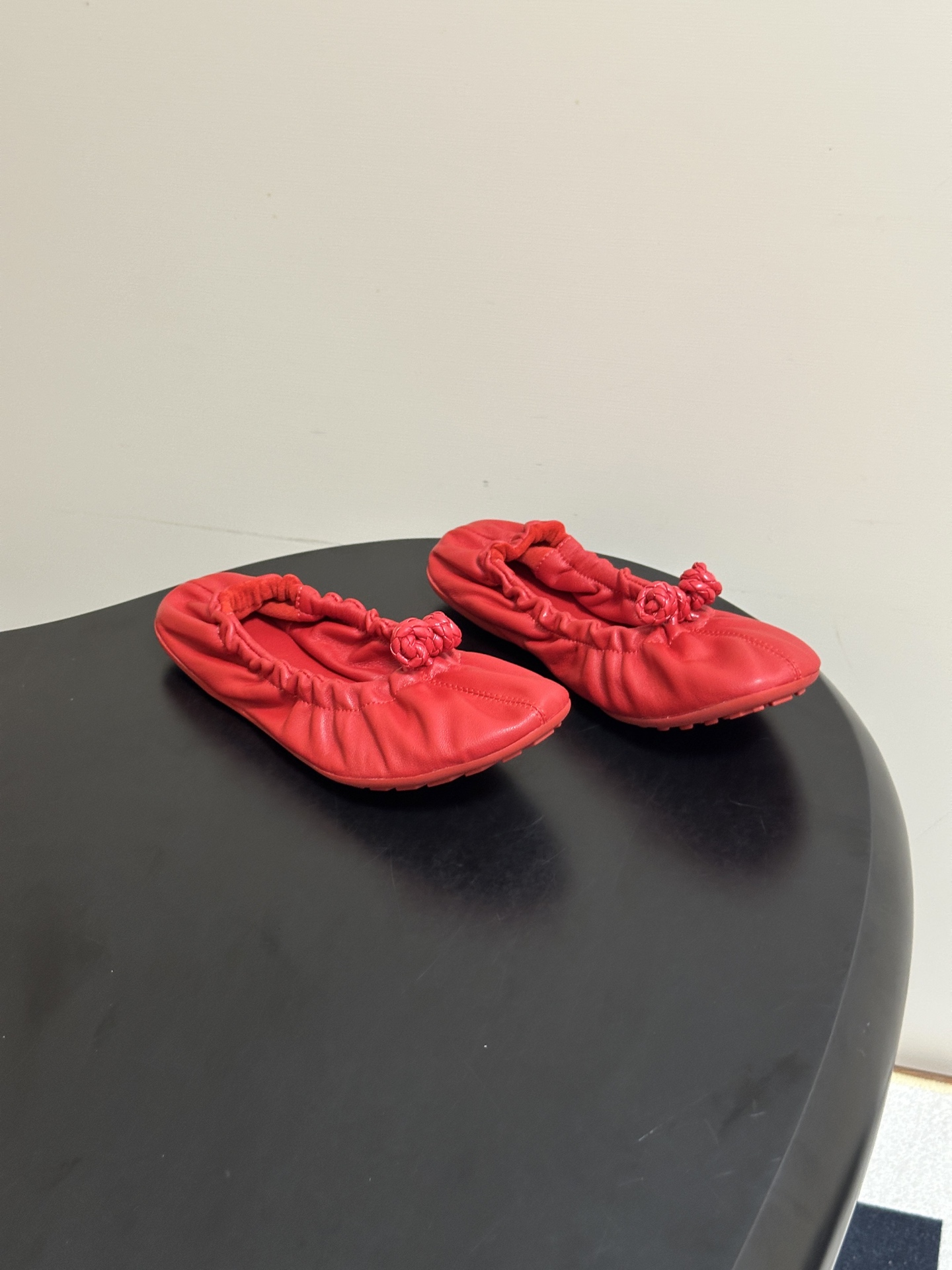 顶级品质 BOTTEGA VENETA 葆蝶家 2026夏季新款 BV Fantasmina芭蕾舞鞋浅口松紧带平底奶奶鞋 顶级品质 BOTTEGA VENETA 葆蝶家 2026夏季新款 BV Fantasmina芭蕾舞鞋浅口松紧带平底奶奶鞋