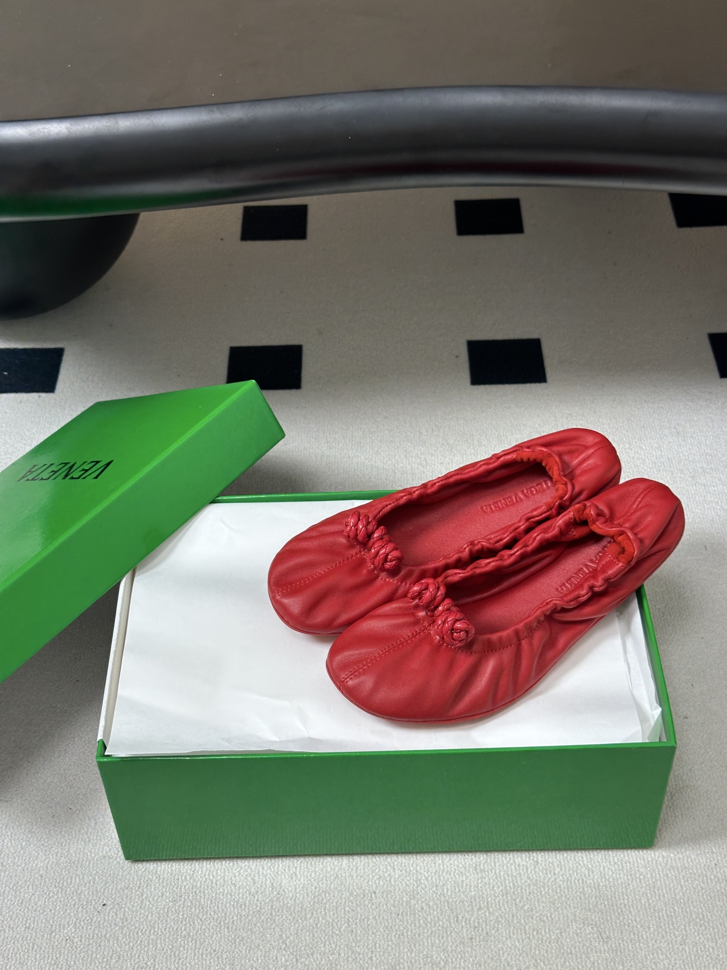 顶级品质 BOTTEGA VENETA 葆蝶家 2026夏季新款 BV Fantasmina芭蕾舞鞋浅口松紧带平底奶奶鞋 顶级品质 BOTTEGA VENETA 葆蝶家 2026夏季新款 BV Fantasmina芭蕾舞鞋浅口松紧带平底奶奶鞋