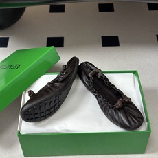 顶级品质 BOTTEGA VENETA 葆蝶家 2026夏季新款 BV Fantasmina芭蕾舞鞋浅口松紧带平底奶奶鞋 顶级品质 BOTTEGA VENETA 葆蝶家 2026夏季新款 BV Fantasmina芭蕾舞鞋浅口松紧带平底奶奶鞋