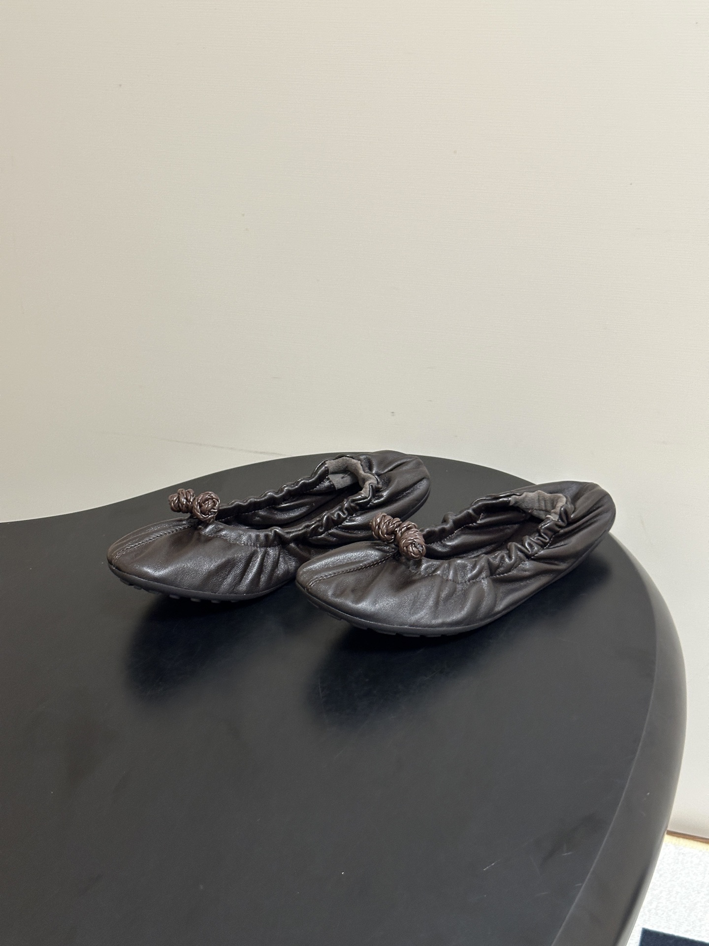 顶级品质 BOTTEGA VENETA 葆蝶家 2026夏季新款 BV Fantasmina芭蕾舞鞋浅口松紧带平底奶奶鞋 顶级品质 BOTTEGA VENETA 葆蝶家 2026夏季新款 BV Fantasmina芭蕾舞鞋浅口松紧带平底奶奶鞋