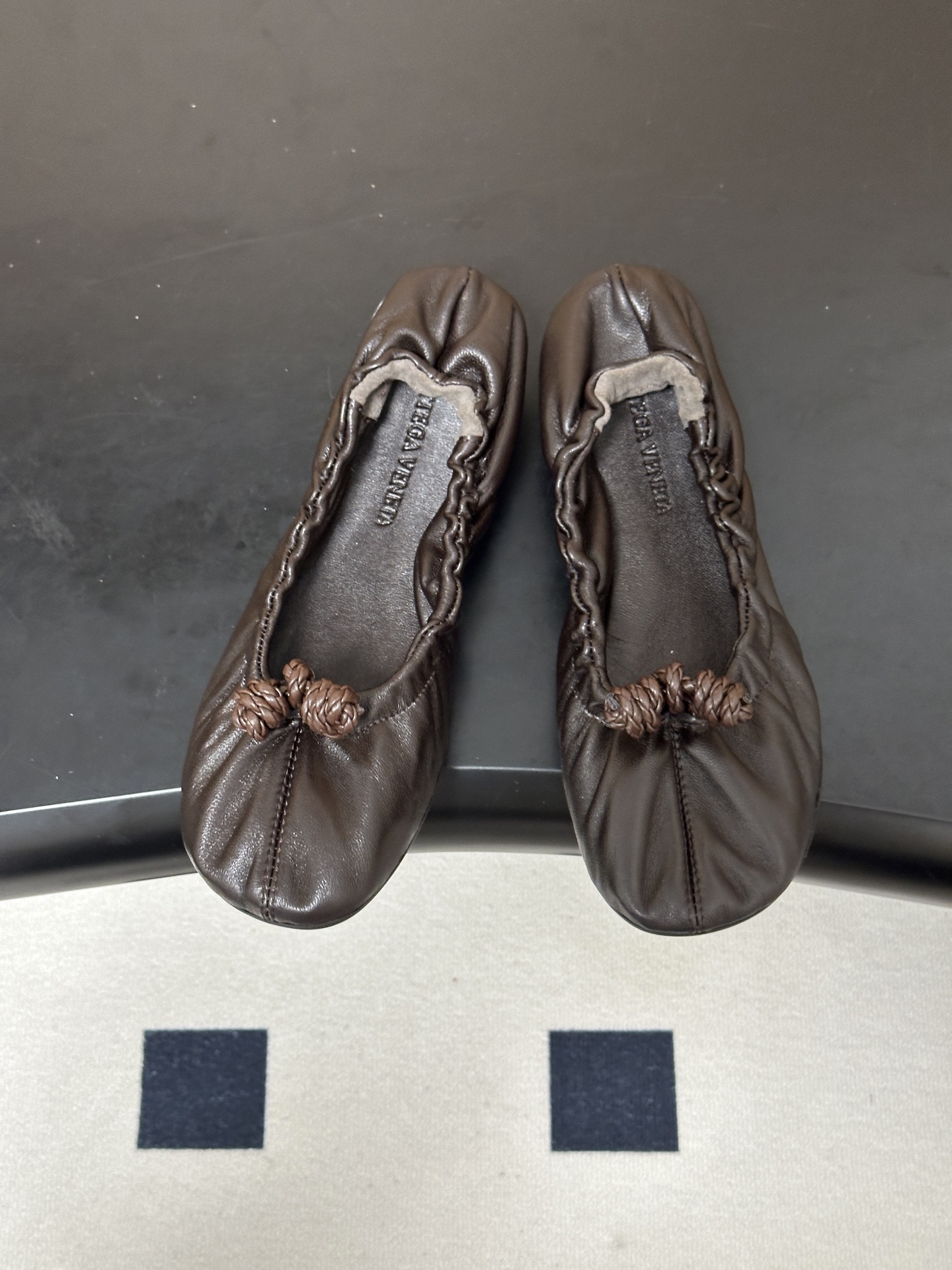 顶级品质 BOTTEGA VENETA 葆蝶家 2026夏季新款 BV Fantasmina芭蕾舞鞋浅口松紧带平底奶奶鞋 顶级品质 BOTTEGA VENETA 葆蝶家 2026夏季新款 BV Fantasmina芭蕾舞鞋浅口松紧带平底奶奶鞋