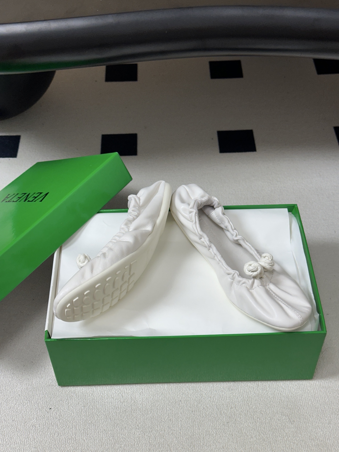 顶级品质 BOTTEGA VENETA 葆蝶家 2026夏季新款 BV Fantasmina芭蕾舞鞋浅口松紧带平底奶奶鞋 顶级品质 BOTTEGA VENETA 葆蝶家 2026夏季新款 BV Fantasmina芭蕾舞鞋浅口松紧带平底奶奶鞋