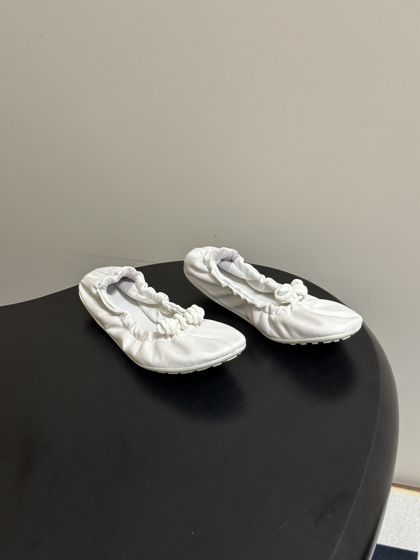 顶级品质 BOTTEGA VENETA 葆蝶家 2026夏季新款 BV Fantasmina芭蕾舞鞋浅口松紧带平底奶奶鞋 顶级品质 BOTTEGA VENETA 葆蝶家 2026夏季新款 BV Fantasmina芭蕾舞鞋浅口松紧带平底奶奶鞋