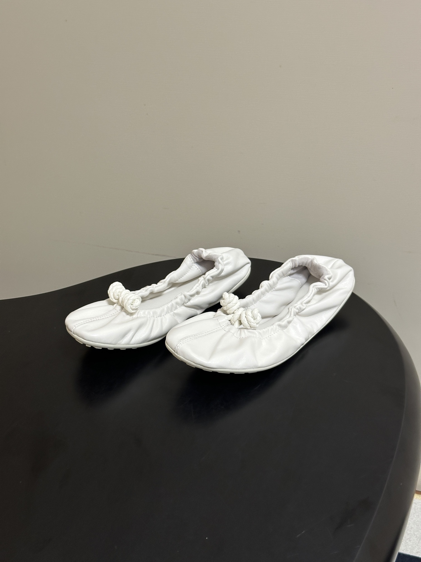 顶级品质 BOTTEGA VENETA 葆蝶家 2026夏季新款 BV Fantasmina芭蕾舞鞋浅口松紧带平底奶奶鞋 顶级品质 BOTTEGA VENETA 葆蝶家 2026夏季新款 BV Fantasmina芭蕾舞鞋浅口松紧带平底奶奶鞋
