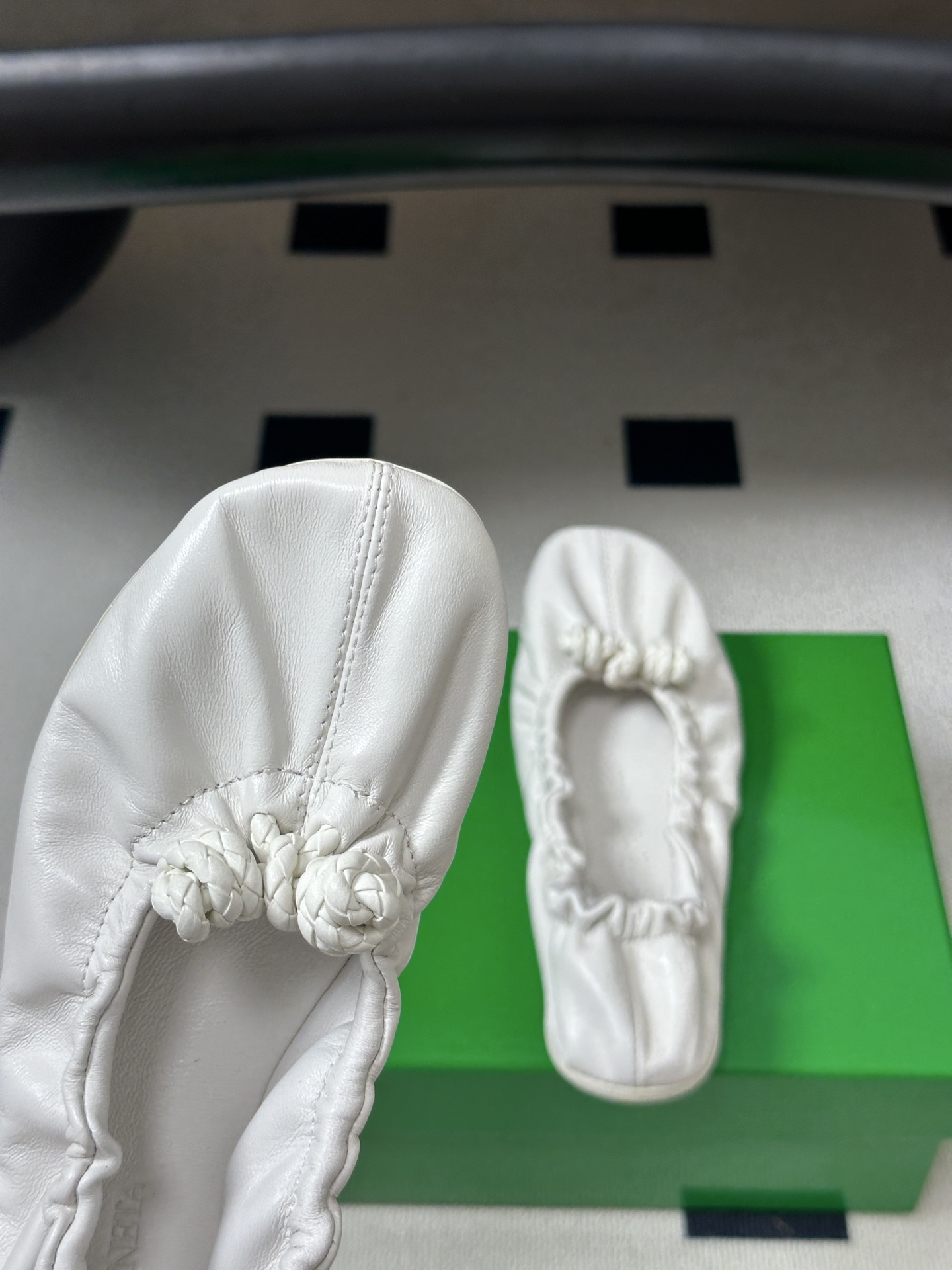 顶级品质 BOTTEGA VENETA 葆蝶家 2026夏季新款 BV Fantasmina芭蕾舞鞋浅口松紧带平底奶奶鞋 顶级品质 BOTTEGA VENETA 葆蝶家 2026夏季新款 BV Fantasmina芭蕾舞鞋浅口松紧带平底奶奶鞋