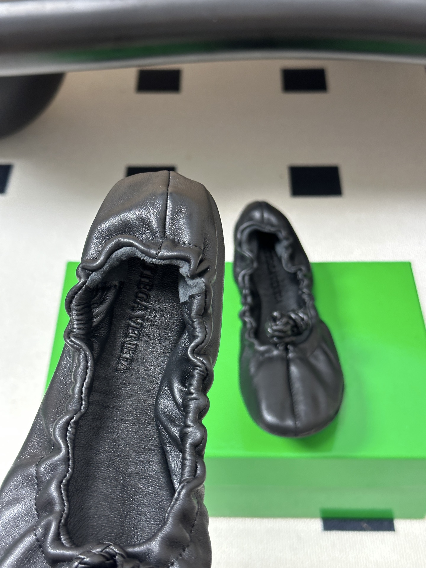 顶级品质 BOTTEGA VENETA 葆蝶家 2026夏季新款 BV Fantasmina芭蕾舞鞋浅口松紧带平底奶奶鞋 顶级品质 BOTTEGA VENETA 葆蝶家 2026夏季新款 BV Fantasmina芭蕾舞鞋浅口松紧带平底奶奶鞋