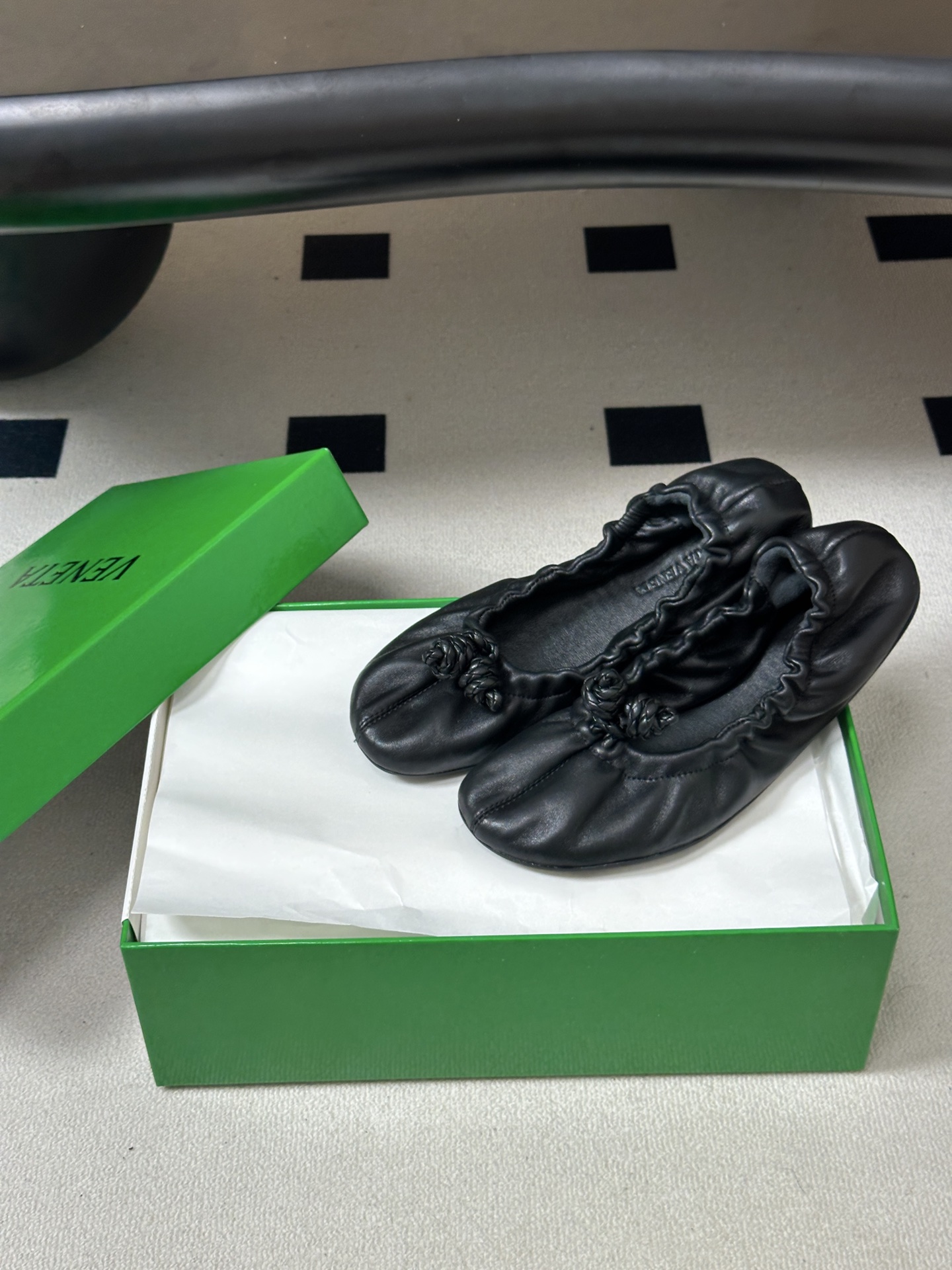 顶级品质 BOTTEGA VENETA 葆蝶家 2026夏季新款 BV Fantasmina芭蕾舞鞋浅口松紧带平底奶奶鞋 顶级品质 BOTTEGA VENETA 葆蝶家 2026夏季新款 BV Fantasmina芭蕾舞鞋浅口松紧带平底奶奶鞋