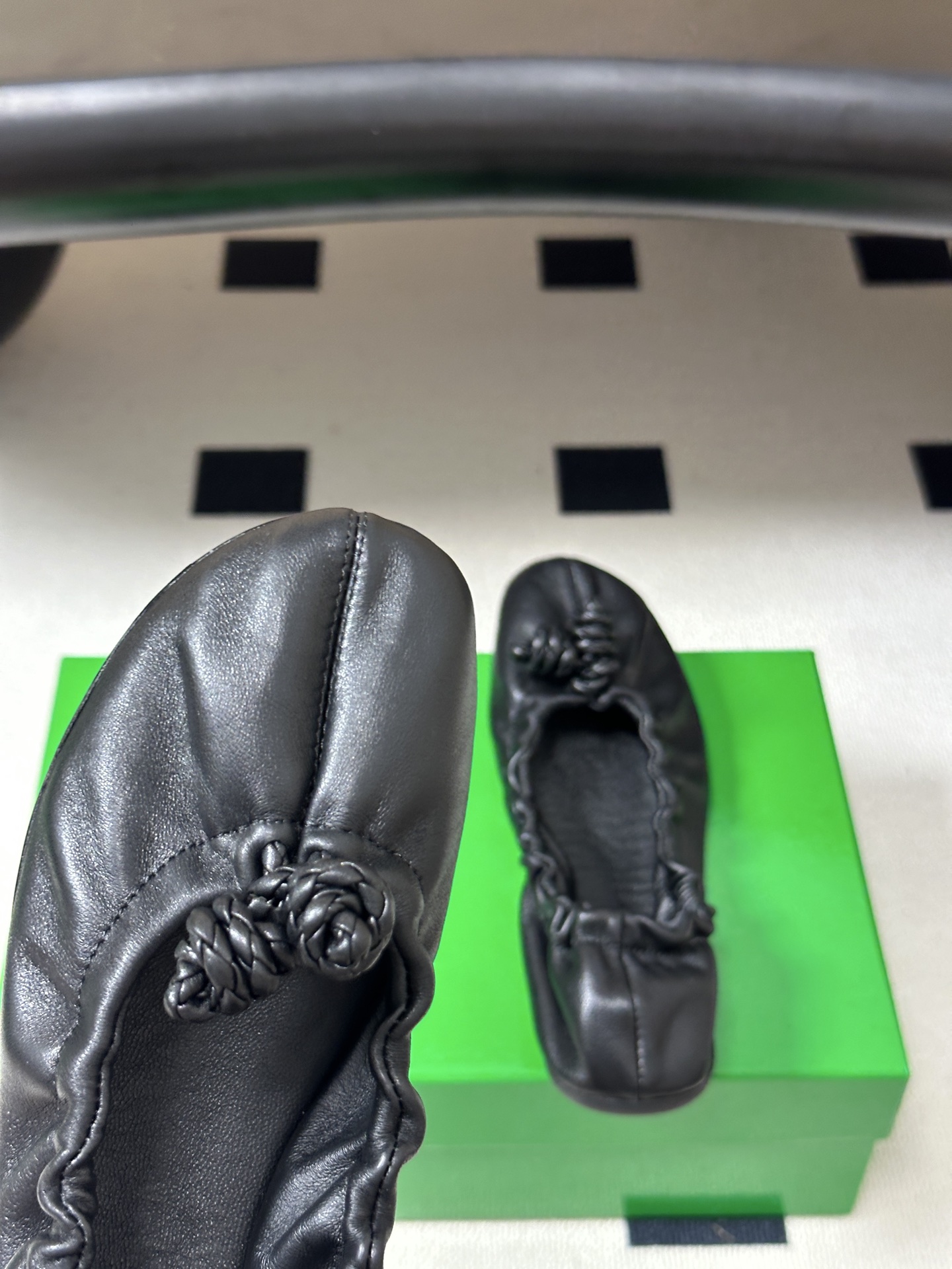 顶级品质 BOTTEGA VENETA 葆蝶家 2026夏季新款 BV Fantasmina芭蕾舞鞋浅口松紧带平底奶奶鞋 顶级品质 BOTTEGA VENETA 葆蝶家 2026夏季新款 BV Fantasmina芭蕾舞鞋浅口松紧带平底奶奶鞋