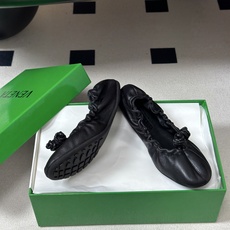 顶级品质 BOTTEGA VENETA 葆蝶家 2026夏季新款 BV Fantasmina芭蕾舞鞋浅口松紧带平底奶奶鞋 顶级品质 BOTTEGA VENETA 葆蝶家 2026夏季新款 BV Fantasmina芭蕾舞鞋浅口松紧带平底奶奶鞋