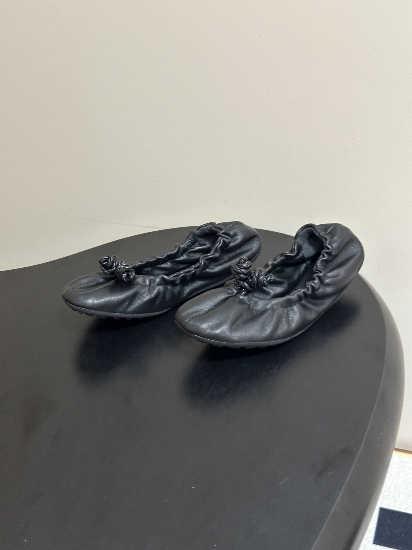 顶级品质 BOTTEGA VENETA 葆蝶家 2026夏季新款 BV Fantasmina芭蕾舞鞋浅口松紧带平底奶奶鞋 顶级品质 BOTTEGA VENETA 葆蝶家 2026夏季新款 BV Fantasmina芭蕾舞鞋浅口松紧带平底奶奶鞋