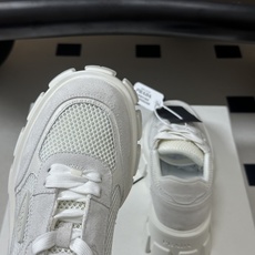 Prada 普拉达 26Fw秋季新款Monolith绒面皮革与网眼织物运动鞋超软松糕厚底系带网面休闲鞋 这款前卫新颖的运 Prada 普拉达 26Fw秋季新款Monolith绒面皮革与网眼织物运动鞋超软松糕厚底系带网面休闲鞋 这款前卫新颖的运