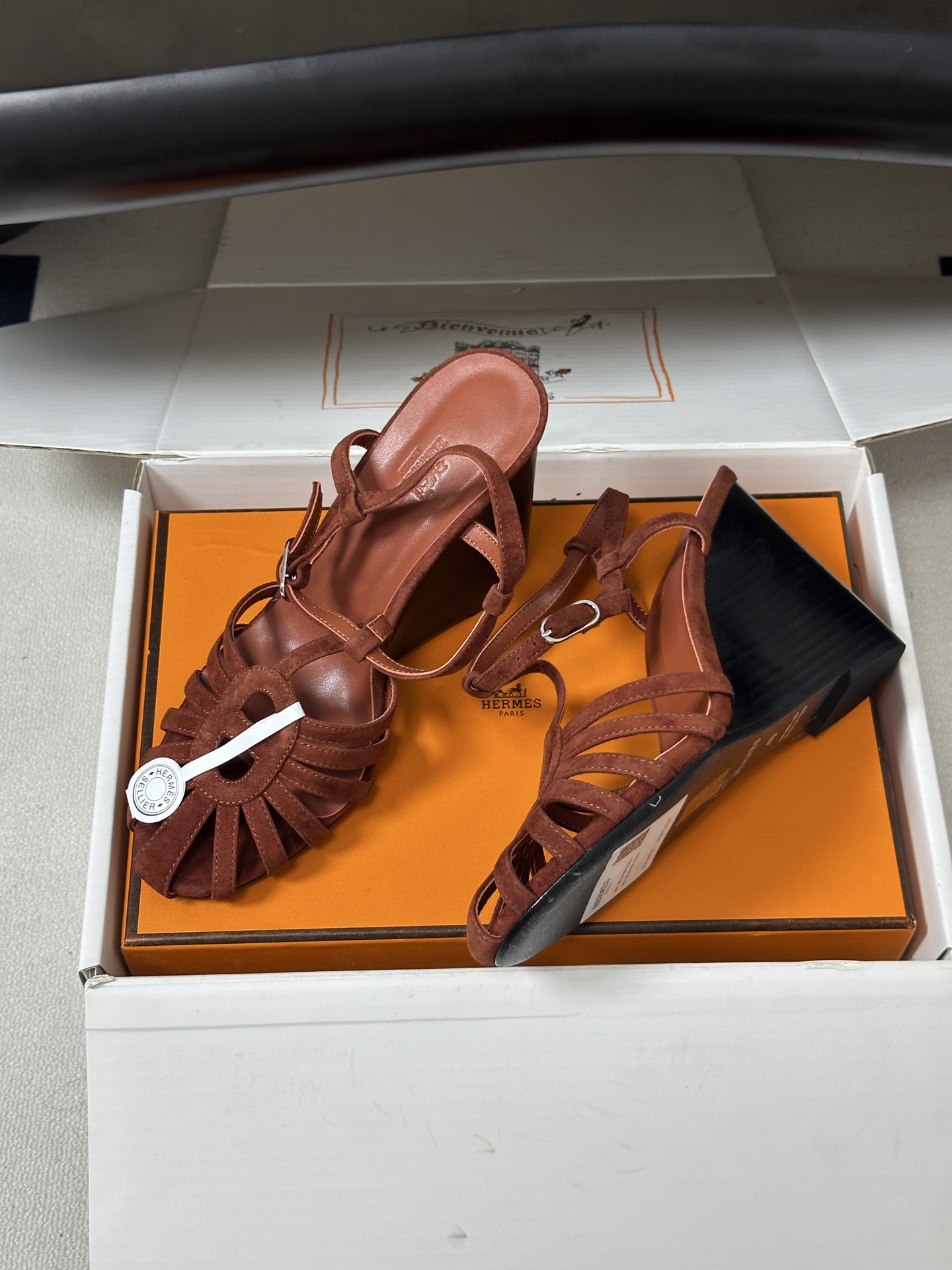 顶级品质(配高档飞机盒✈️) Hermes 爱马仕🐎 2026春夏新款 H家Nour 坡跟凉鞋系列经典猪鼻子罗马高跟凉鞋 顶级品质(配高档飞机盒✈️) Hermes 爱马仕🐎 2026春夏新款 H家Nour 坡跟凉鞋系列经典猪鼻子罗马高跟凉鞋