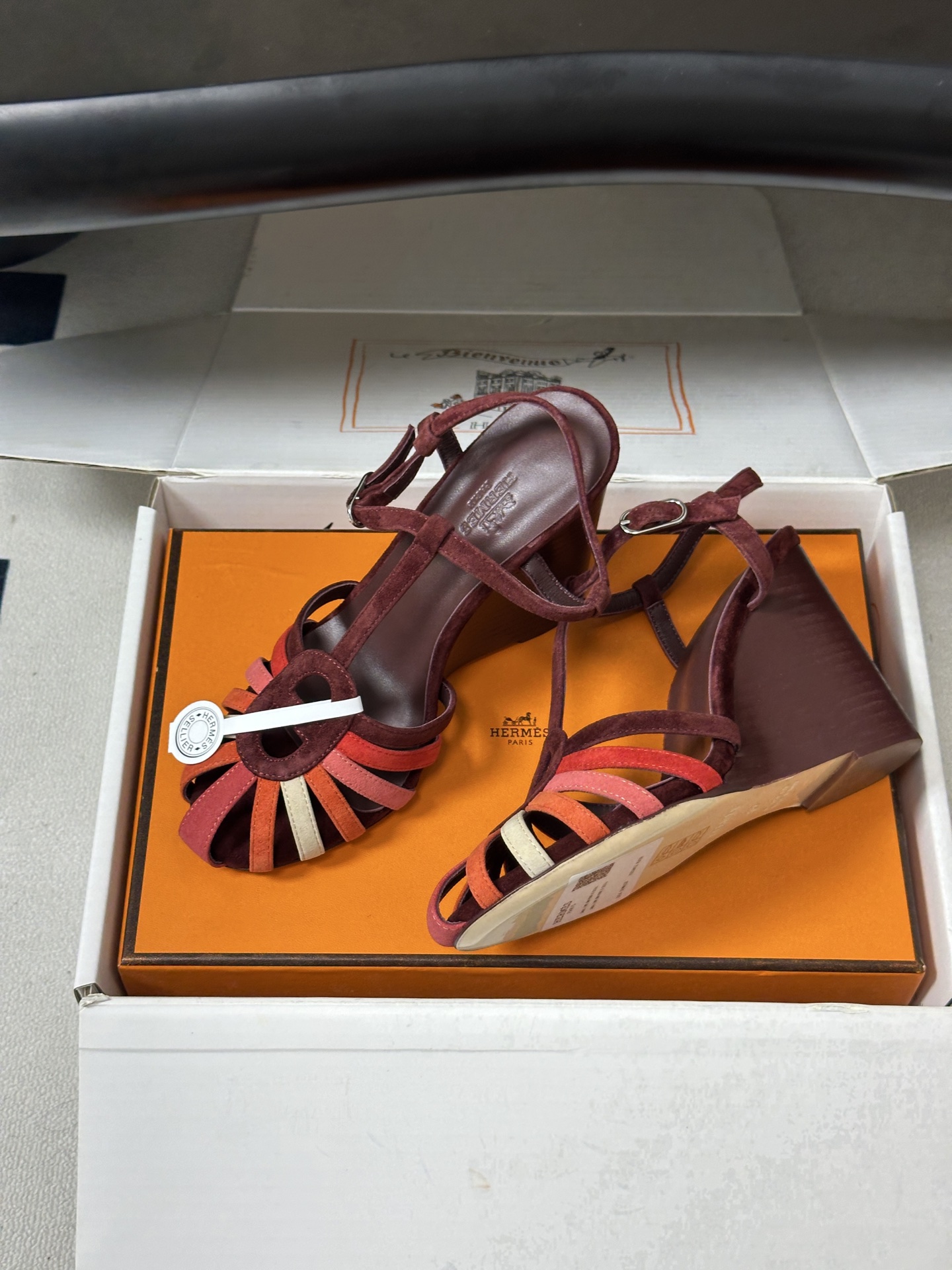 顶级品质(配高档飞机盒✈️) Hermes 爱马仕🐎 2026春夏新款 H家Nour 坡跟凉鞋系列经典猪鼻子罗马高跟凉鞋 顶级品质(配高档飞机盒✈️) Hermes 爱马仕🐎 2026春夏新款 H家Nour 坡跟凉鞋系列经典猪鼻子罗马高跟凉鞋
