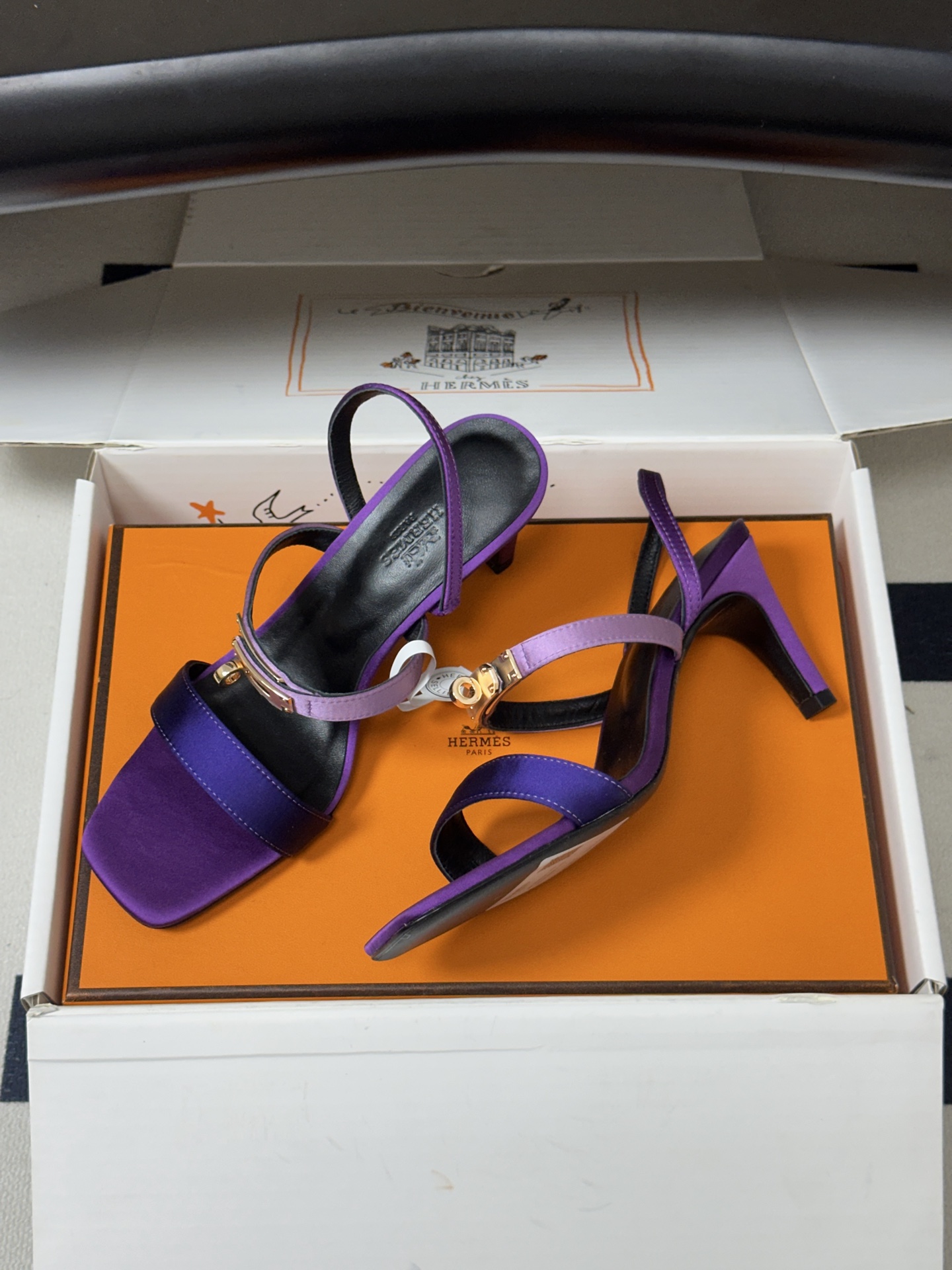顶级品质(配高档飞机盒✈️) Hermes 爱马仕🐎Glamour凉鞋系列经典Kelly扣高跟凉鞋 上脚真的超级显瘦超级 顶级品质(配高档飞机盒✈️) Hermes 爱马仕🐎Glamour凉鞋系列经典Kelly扣高跟凉鞋 上脚真的超级显瘦超级