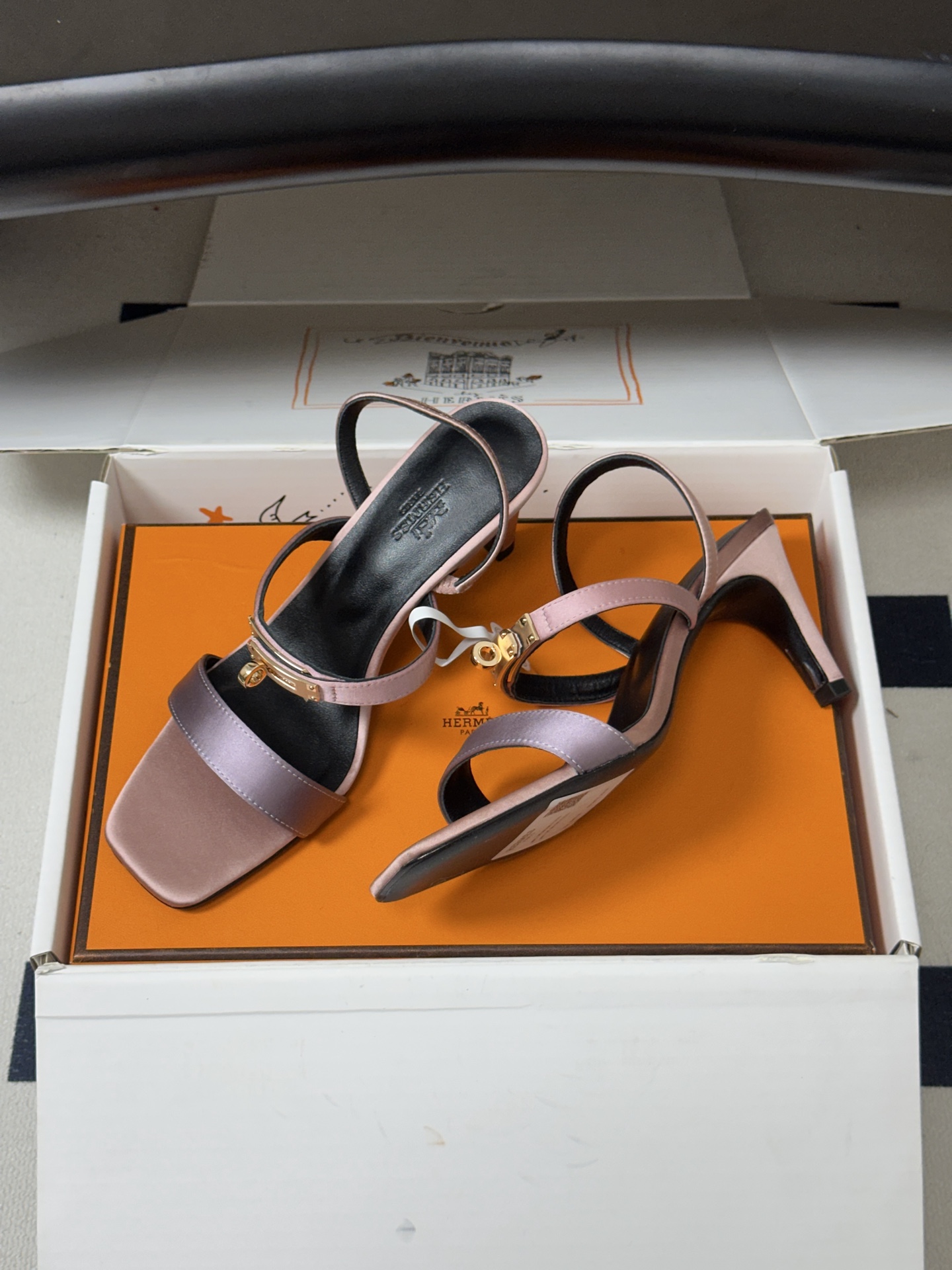 顶级品质(配高档飞机盒✈️) Hermes 爱马仕🐎Glamour凉鞋系列经典Kelly扣高跟凉鞋 上脚真的超级显瘦超级 顶级品质(配高档飞机盒✈️) Hermes 爱马仕🐎Glamour凉鞋系列经典Kelly扣高跟凉鞋 上脚真的超级显瘦超级
