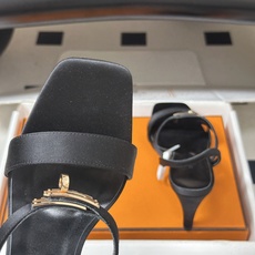 顶级品质(配高档飞机盒✈️) Hermes 爱马仕🐎Glamour凉鞋系列经典Kelly扣高跟凉鞋 上脚真的超级显瘦超级 顶级品质(配高档飞机盒✈️) Hermes 爱马仕🐎Glamour凉鞋系列经典Kelly扣高跟凉鞋 上脚真的超级显瘦超级
