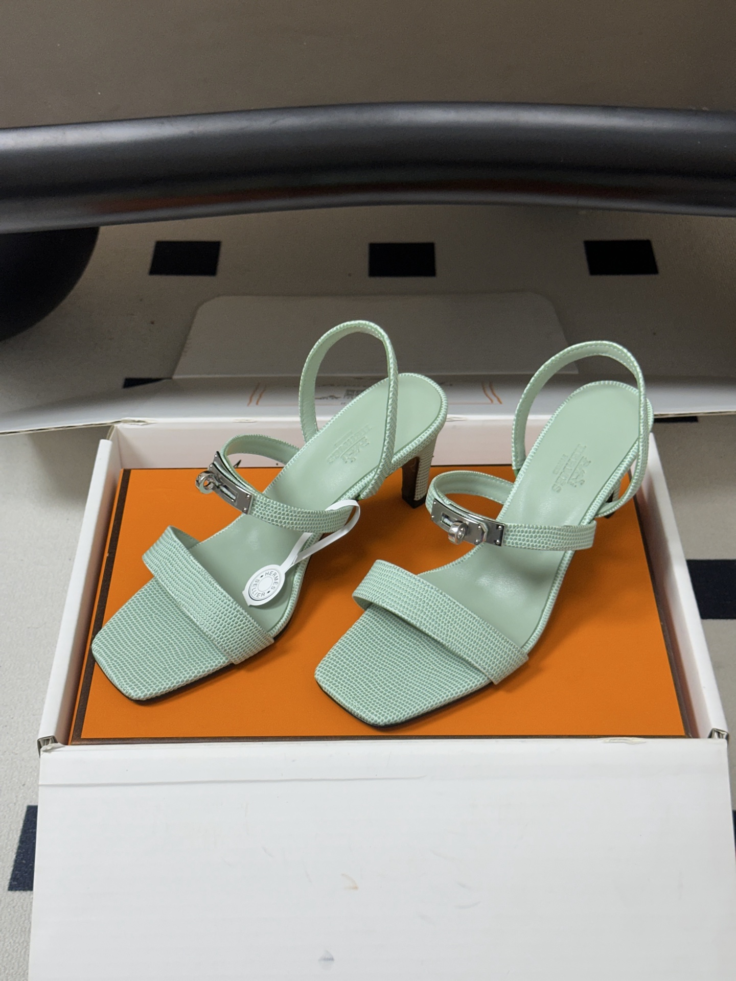 顶级品质（配高档飞机盒✈️） Hermes 爱马仕🐎Glamour凉鞋系列经典Kelly扣高跟凉鞋 上脚真的超级显瘦超级