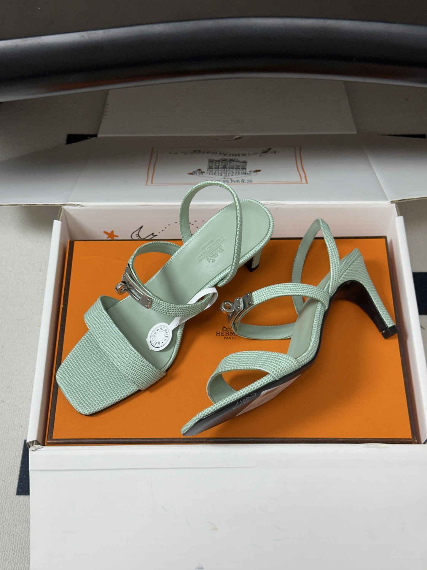 顶级品质（配高档飞机盒✈️） Hermes 爱马仕🐎Glamour凉鞋系列经典Kelly扣高跟凉鞋 上脚真的超级显瘦超级