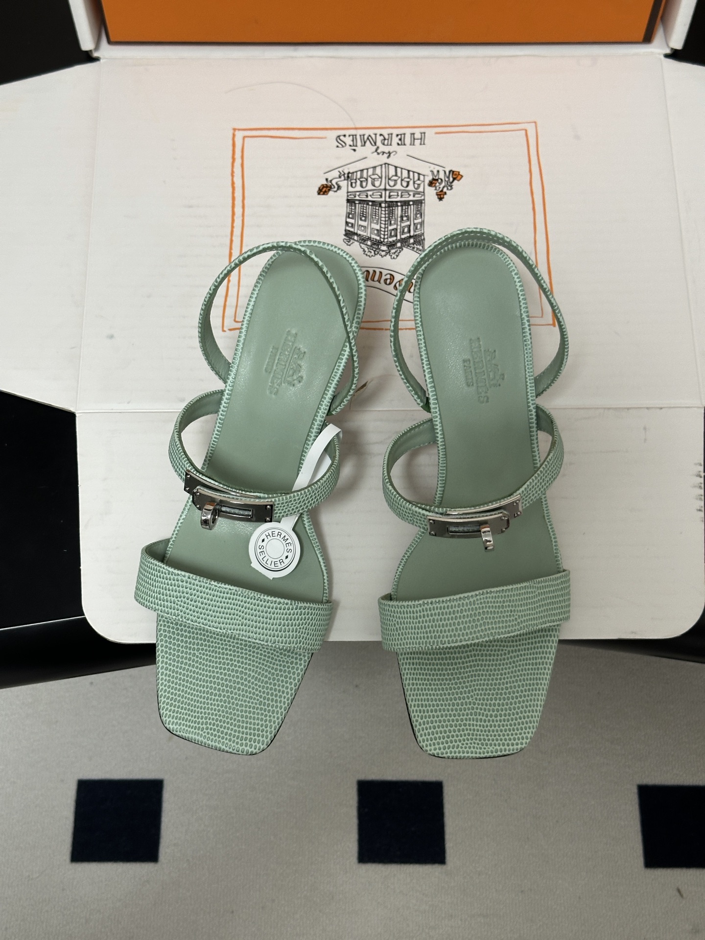 顶级品质（配高档飞机盒✈️） Hermes 爱马仕🐎Glamour凉鞋系列经典Kelly扣高跟凉鞋 上脚真的超级显瘦超级