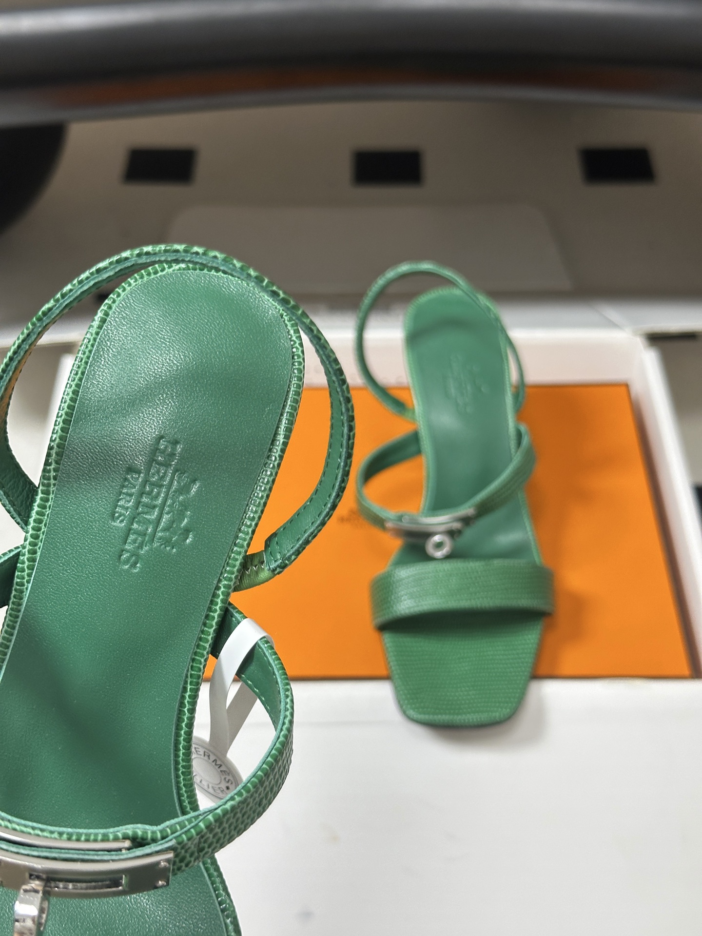 顶级品质(配高档飞机盒✈️) Hermes 爱马仕🐎Glamour凉鞋系列经典Kelly扣高跟凉鞋 上脚真的超级显瘦超级 顶级品质(配高档飞机盒✈️) Hermes 爱马仕🐎Glamour凉鞋系列经典Kelly扣高跟凉鞋 上脚真的超级显瘦超级