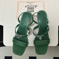 顶级品质(配高档飞机盒✈️) Hermes 爱马仕🐎Glamour凉鞋系列经典Kelly扣高跟凉鞋 上脚真的超级显瘦超级 顶级品质(配高档飞机盒✈️) Hermes 爱马仕🐎Glamour凉鞋系列经典Kelly扣高跟凉鞋 上脚真的超级显瘦超级