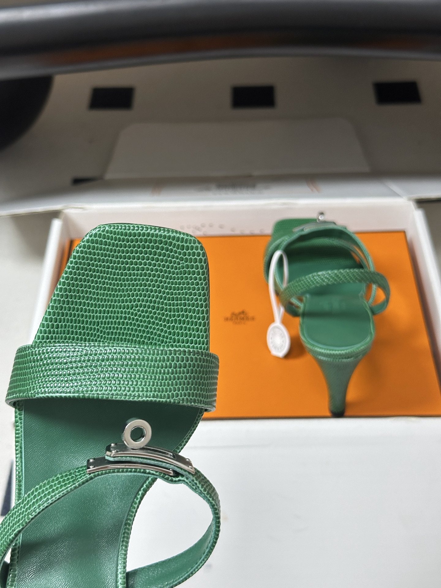 顶级品质(配高档飞机盒✈️) Hermes 爱马仕🐎Glamour凉鞋系列经典Kelly扣高跟凉鞋 上脚真的超级显瘦超级 顶级品质(配高档飞机盒✈️) Hermes 爱马仕🐎Glamour凉鞋系列经典Kelly扣高跟凉鞋 上脚真的超级显瘦超级