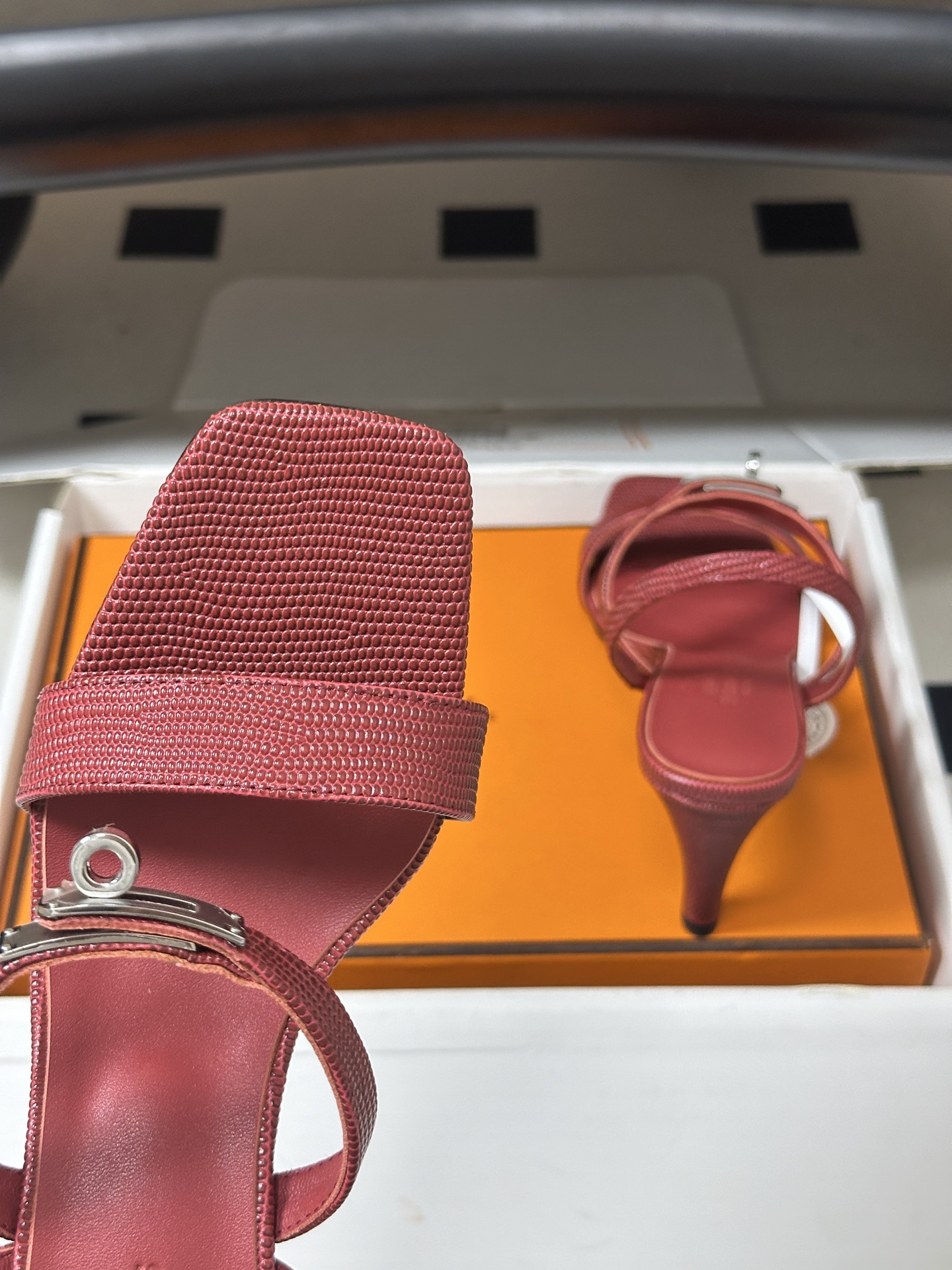 顶级品质(配高档飞机盒✈️) Hermes 爱马仕🐎Glamour凉鞋系列经典Kelly扣高跟凉鞋 上脚真的超级显瘦超级 顶级品质(配高档飞机盒✈️) Hermes 爱马仕🐎Glamour凉鞋系列经典Kelly扣高跟凉鞋 上脚真的超级显瘦超级