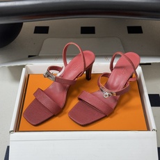 顶级品质(配高档飞机盒✈️) Hermes 爱马仕🐎Glamour凉鞋系列经典Kelly扣高跟凉鞋 上脚真的超级显瘦超级 顶级品质(配高档飞机盒✈️) Hermes 爱马仕🐎Glamour凉鞋系列经典Kelly扣高跟凉鞋 上脚真的超级显瘦超级