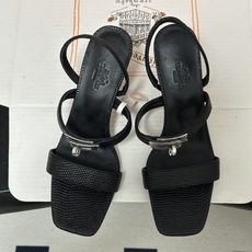 顶级品质(配高档飞机盒✈️) Hermes 爱马仕🐎Glamour凉鞋系列经典Kelly扣高跟凉鞋 上脚真的超级显瘦超级 顶级品质(配高档飞机盒✈️) Hermes 爱马仕🐎Glamour凉鞋系列经典Kelly扣高跟凉鞋 上脚真的超级显瘦超级